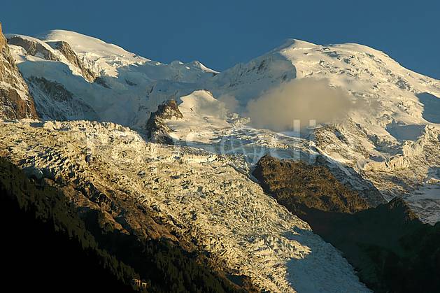 ba042093LE : Mont Blanc, dôme du Goûter, glacier des Bossons, Haute-Savoie, Alpes. Europe, CEE, glacier, sérac, crevasse, mur, falaise, C02, C01 haute montagne, paysage, Annecy 2018 (France).