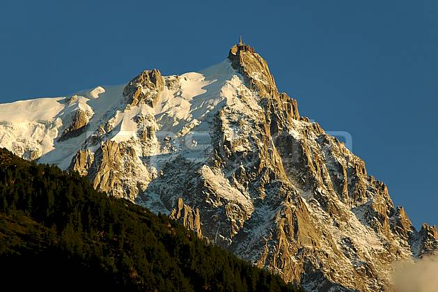 ba042096LE : Aiguille du Midi, Massif du Mont Blanc, Haute-Savoie, Alpes. Europe, CEE, coucher de soleil, glacier, falaise, pic, C02, C01 haute montagne, moyenne montagne, paysage, Annecy 2018 (France).