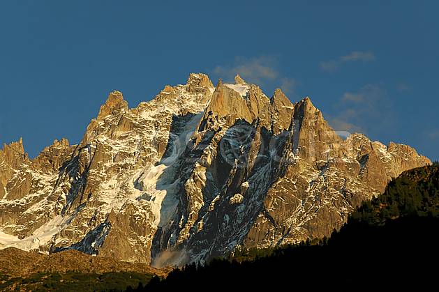ba042098LE : Aiguille du Plan, Massif du Mont Blanc, Haute-Savoie, Alpes. Europe, CEE, coucher de soleil, glacier, pic, falaise, C02, C01 haute montagne, moyenne montagne, paysage, Annecy 2018 (France).