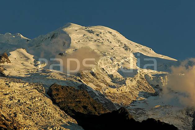 ba042100LE : Dôme du Goûter, Massif du Mont Blanc, Haute-Savoie, Alpes. Europe, CEE, coucher de soleil, glacier, sérac, crevasse, C02, C01 haute montagne, moyenne montagne, paysage, Annecy 2018 (France).