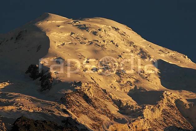 ba042102LE : Dôme du Goûter, Massif du Mont Blanc, Haute-Savoie, Alpes. Europe, CEE, coucher de soleil, glacier, sérac, crevasse, C02, C01 haute montagne, moyenne montagne, paysage, Annecy 2018 (France).