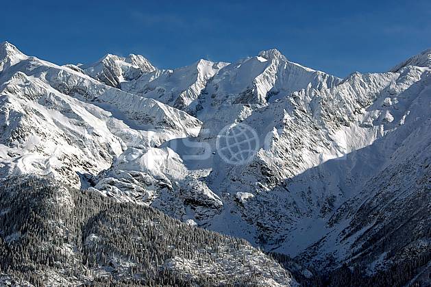 ba050002LE : Tré la Tête et aiguille des Glaciers, Massif du Mont Blanc, Haute-Savoie, Alpes. Europe, CEE, panorama, chaine de montagnes, C02, C01 forêt, haute montagne, moyenne montagne, Annecy 2018 (France).