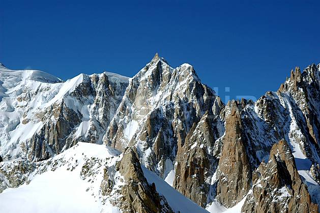 ba050861LE : Mont Maudit, Pointe de l'Androsace, Grand Capucin, Massif du Mont Blanc, Alpes. Europe, CEE, panorama, chaine de montagnes, falaise, mur, pic, C02, C01 haute montagne (Italie).