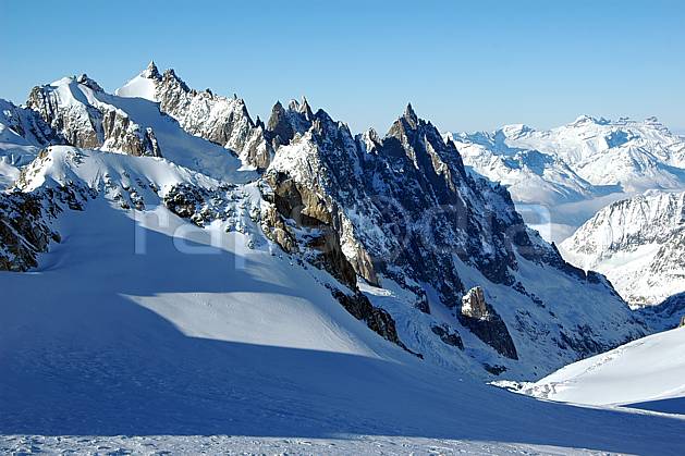 ba050862LE : Aiguilles de Chamonix et glacier du Géant, Massif du Mont Blanc, Alpes. Europe, CEE, panorama, chaine de montagnes, pic, vallée, C02, C01 haute montagne (Italie).