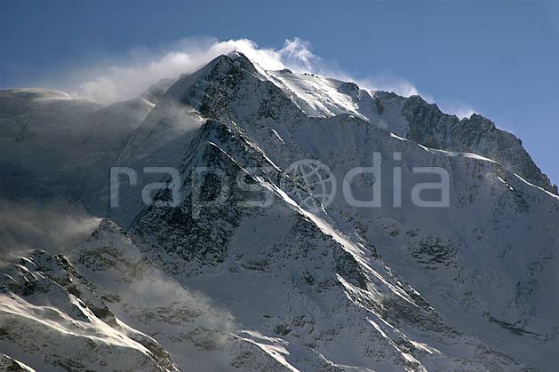 ba050884LE : Aiguille de Bionnassay, Massif du Mont Blanc, Haute-Savoie, Alpes. Europe, CEE, falaise, mur, aurore, coucher de soleil, C02, C01 haute montagne, nuage, Annecy 2018 (France).