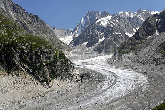 ba062931LE : Mer de Glace et Grandes Jorasses, Haute-Savoie, Alpes. Europe, CEE, glacier, crevasse, sérac, C02, C01 haute montagne, paysage, Annecy 2018 (France).