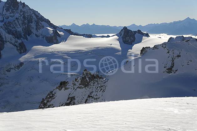 ba063604LE : Col du Midi et glacier du Géant, Massif du Mont Blanc, Haute-Savoie, Alpes. Europe, CEE, glacier, panorama, C02, C01 haute montagne, paysage, Annecy 2018 (France).
