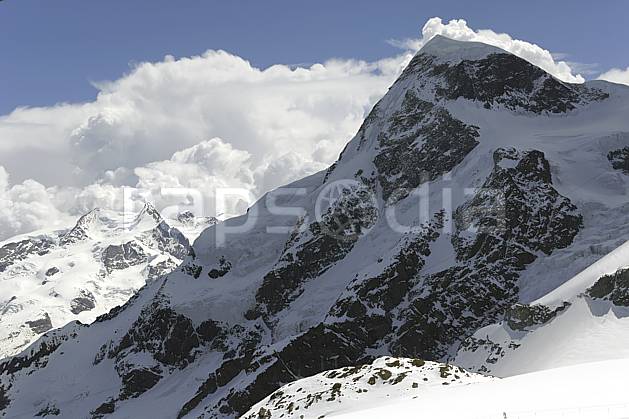 ba070370LE : Vue sur le massif du Mont Rose et le Breithorn depuis les pistes de Zermatt, Alpes. Europe, C02 haute montagne, nuage, paysage (Suisse).