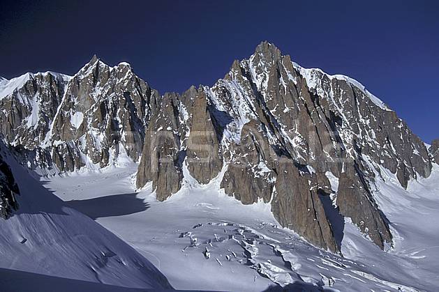 ba0857-09LE : Mont Blanc du Tacul, Alpes. Europe, CEE, ciel bleu, falaise, C02, C01 haute montagne, paysage (France).