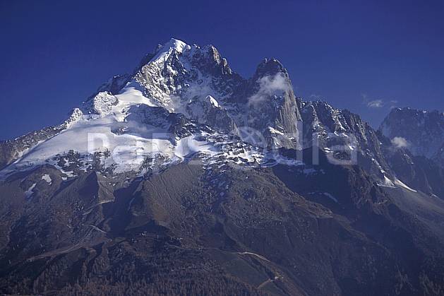 ba0864-07LE : Aiguille Verte, Drus, Massif du Mont Blanc, Alpes. Europe, CEE, ciel bleu, falaise, C02, C01 haute montagne, paysage (France).