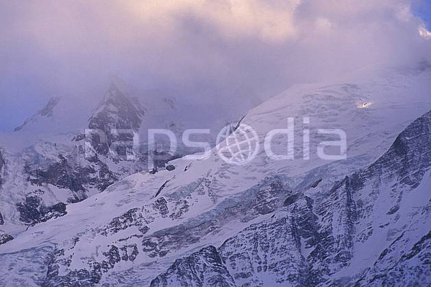ba0879-25LE : Glacier du Mont Blanc, Massif du Mont Blanc, Alpes. Europe, CEE, ciel nuageux, brouillard, glacier, C02, C01 haute montagne, paysage (France).