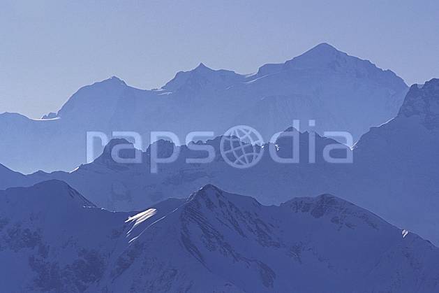 ba0916-29LE : Massif du Mont Blanc, Alpes. Europe, CEE, brouillard, ciel bleu, C02, C01 haute montagne, paysage (France).