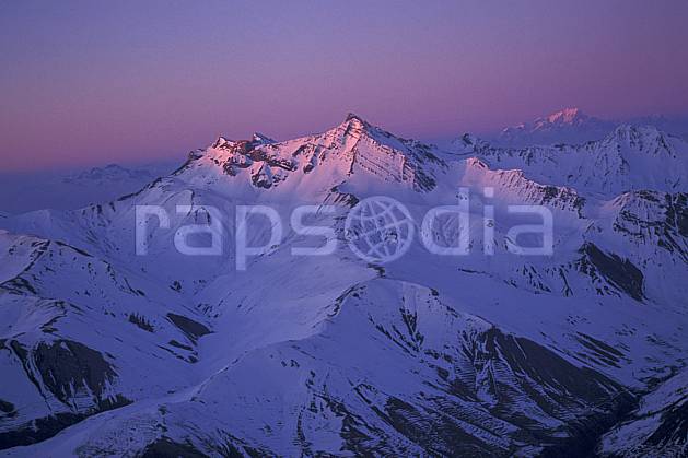 ba0920-03LE : Lever de soleil sur les Alpes depuis la Meije, Oisans, Alpes. Europe, CEE, espace, pureté, coucher de soleil, aurore, C02, C01 haute montagne, paysage (France).