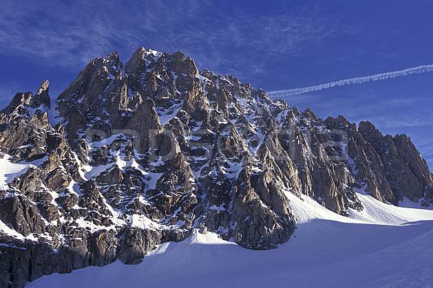 ba0954-23LE : Aiguille du Chardonnet, Massif du Mont Blanc, Haute-Savoie, Alpes. Europe, CEE, ciel bleu, falaise, C02, C01 haute montagne, paysage, Annecy 2018 (France).