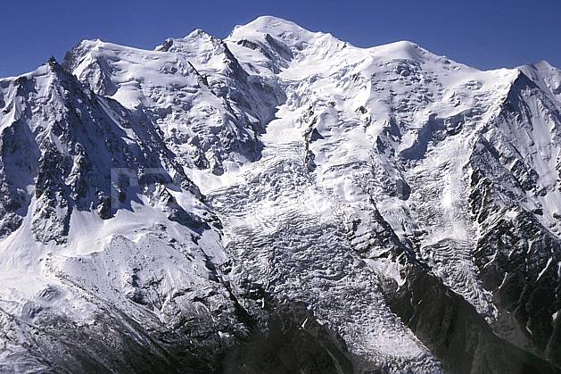 ba2030-35LE : Mont Blanc, Haute-Savoie, Alpes. Europe, CEE, ciel bleu, glacier, crevasse, sérac, C02, C01 haute montagne, paysage, Annecy 2018 (France).