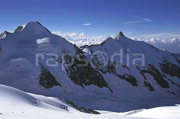 ba2507-06LE : Tré la Tête, Aiguille des Glaciers, Massif du Mont Blanc, Haute-Savoie, Alpes. Europe, CEE, ciel bleu, arête, C02, C01 haute montagne, paysage, Annecy 2018 (France).