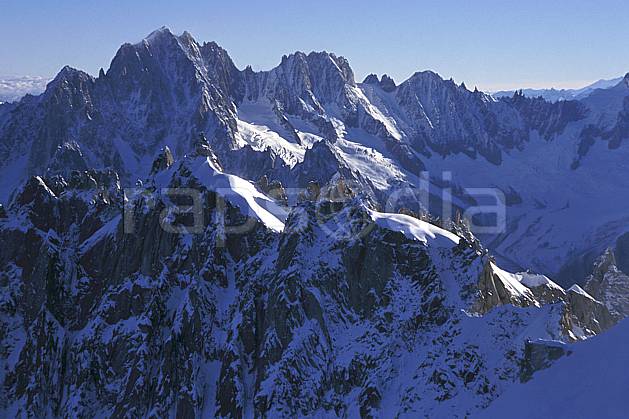 ba2558-04LE : Aiguille Verte, Droites, Courtes, Massif du Mont Blanc, Haute-Savoie, Alpes. Europe, CEE, ciel bleu, C02, C01 haute montagne, paysage, Annecy 2018 (France).