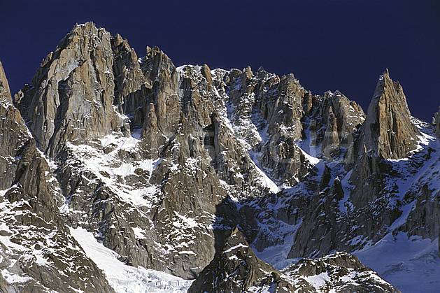 ba2819-18LE : Aiguille Verte, Charpoua, Aiguille du Moine, Massif du Mont Blanc, Haute-Savoie, Alpes. Europe, CEE, arête, ciel bleu, falaise, C02, C01 haute montagne, paysage, Annecy 2018 (France).