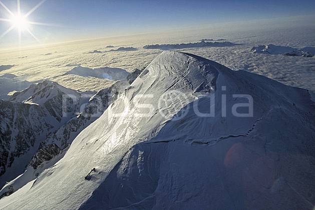 ba3210-06LE : Sommet du Mont Blanc, Massif du Mont Blanc, Haute-Savoie, Alpes. Europe, CEE, sommet, vue aérienne, mer de nuages, C02, C01 haute montagne, paysage, soleil, Annecy 2018 (France).
