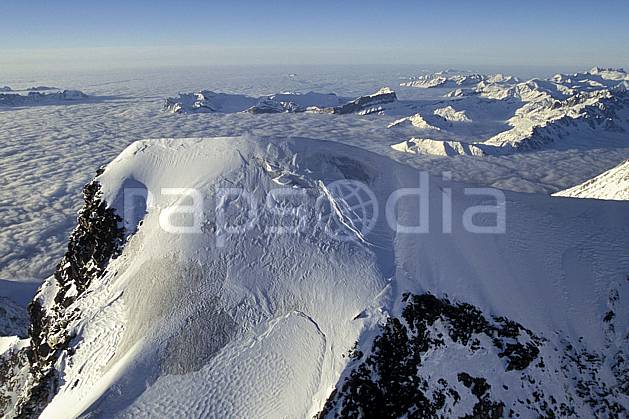 ba3210-20LE : Sommet du Mont Blanc, Massif du Mont Blanc, Haute-Savoie, Alpes. Europe, CEE, sommet, vue aérienne, mer de nuages, C02, C01 haute montagne, nuage, paysage, Annecy 2018 (France).