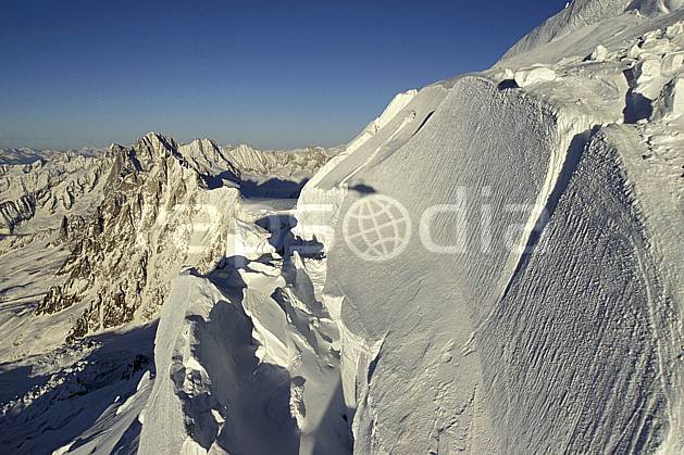 ba3210-27LE : Séracs du Mont Blanc, Massif du Mont Blanc, Haute-Savoie, Alpes. Europe, CEE, panorama, chaine de montagnes, crevasse, glacier, sérac, C02, C01 haute montagne, paysage, Annecy 2018 (France).