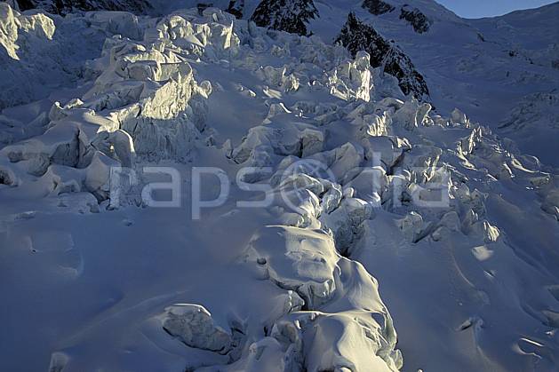ba3211-07LE : Séracs glacier des Bossons, Massif du Mont Blanc, Haute-Savoie, Alpes. Europe, CEE, sérac, crevasse, glacier, C02, C01 haute montagne, paysage, Annecy 2018 (France).