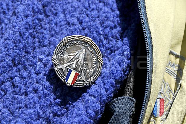 bb062939LE : Médaille des Guides de Chamonix, Alpes. alpinisme Europe, CEE, sport, loisir, action, sport extrême, sport de montagne, glacier, guide, médaille, C02, C01 haute montagne, matériel, personnage (France).