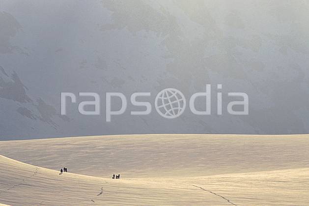 bb0977-36LE : Les Ecrins, glacier Blanc, Oisans, Alpes. alpinisme Europe, CEE, sport, loisir, action, sport extrême, sport de montagne, brouillard, espace, liberté, balade, plaisir, pureté, C02, C01 groupe, haute montagne, personnage (France).