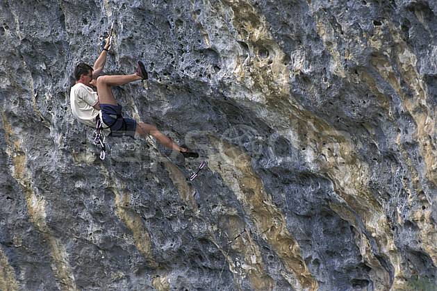 ca0947-02LE : Climbing, Sardaigne, Isili. escalade Europe, CEE, sport, loisir, sport extrême, action, sport de montagne, corde, falaise, surplomb, C02, C01 homme, personnage (Italie).