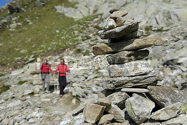 cg055519LE : Cairn, Le Brévent, Chamonix, Haute-Savoie, Alpes. randonnée pédestre Europe, CEE, sport, rando, loisir, action, sport de montagne, cairn, pierre, C02, C01 moyenne montagne, paysage, personnage, Annecy 2018 (France).