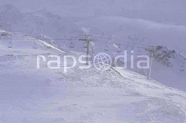 da1075-16LE : Ski-freeride, Tignes, Savoie, Alpes. ski hors piste Europe, CEE, sport, loisir, action, glisse, sport de montagne, sport d'hiver, ski, sport extrême, brouillard, téléski, C02, C01 environnement, personnage (France).