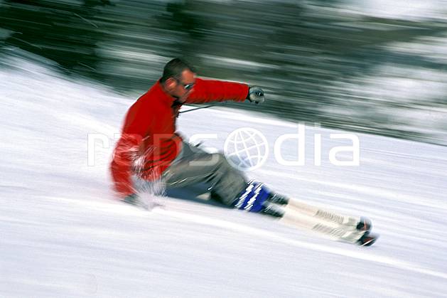 da2419-17LE : Ski-carving, Notre Dame de Bellecombe, Savoie, Alpes. ski de piste Europe, CEE, sport, loisir, action, glisse, sport de montagne, sport d'hiver, ski, dynamisme, énergie, gerbe, mouvement, trajectoire, virage, vitesse, C02, C01 homme, personnage (France).