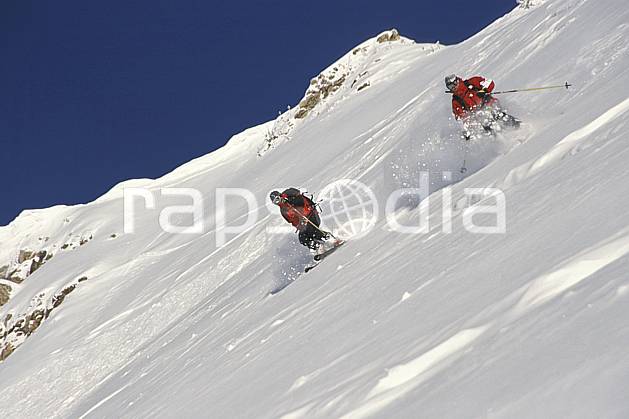 da2914-02LE : Ski-freeride, Snowbird, Utah. ski hors piste Amérique du nord, sport, loisir, action, glisse, sport de montagne, sport d'hiver, ski, sport extrême, ciel bleu, godille, pente, poudreuse, sac à dos, virage, C02, C01 groupe, homme, personnage (Usa).