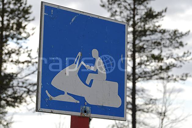 de061285LE : Panneau indicateur circulation de motoneige, Laponie. motoneige Europe, CEE, sport, loisir, action, sport mécanique, signalisation, C02, C01 voyage aventure (Finlande).