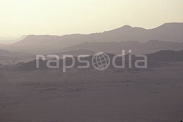 ea0351-26LE : Sahara, Massif du Hoggar. Afrique, Afrique du nord, ciel voilé, C02, C01 désert, paysage, voyage aventure (Algérie).