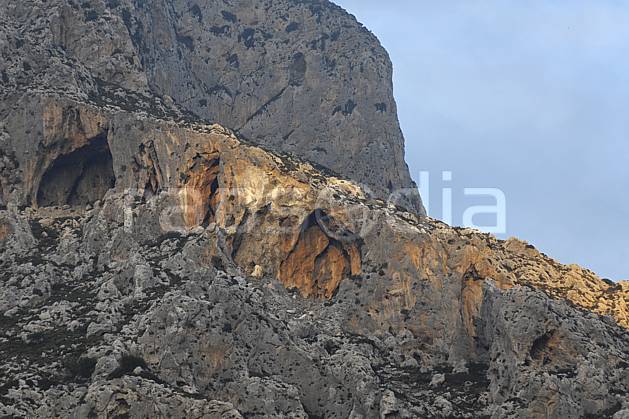 ea063912LE : Ile de Kalymnos, Grotte. Europe, CEE, île, falaise, C02, C01 paysage, voyage aventure (Grèce).