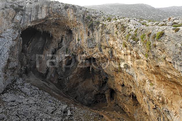 ea063984LE : Ile de Kalymnos, Grotte. Europe, CEE, île, falaise, C02, C01 moyenne montagne, paysage, voyage aventure (Grèce).