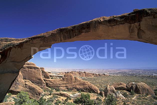 ea0654-26LE : Arches Park, Landscape Arch, Utah. Amérique du nord, arche, ciel bleu, parc américain, C02, C01 désert, paysage, voyage aventure (Usa).