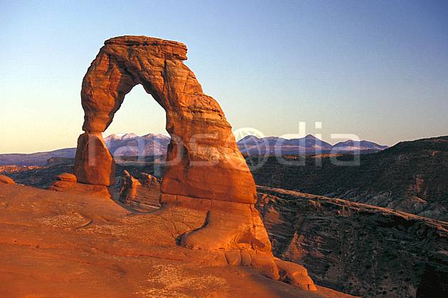 ea0655-09LE : Arches Park, Delicate Arch, Utah. Amérique du nord, arche, ciel bleu, évasion, espace, parc américain, pureté, C02 désert, paysage, voyage aventure (Usa).