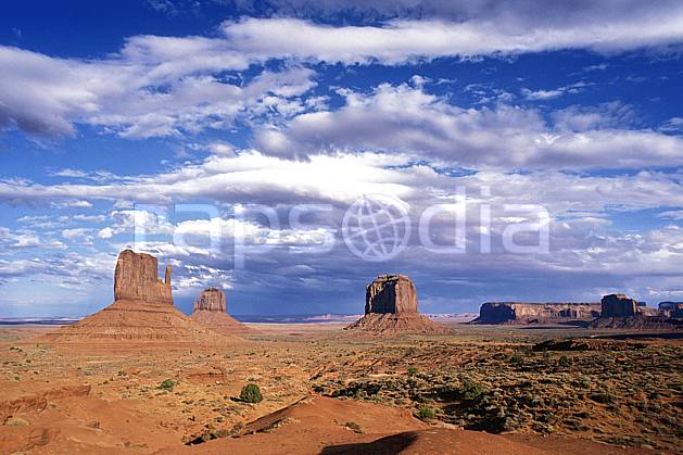 ea0656-12LE : Monument Valley, Arizona. Amérique du nord, pic, ciel nuageux, évasion, espace, parc américain, pureté, C02 désert, nuage, paysage, voyage aventure (Usa).