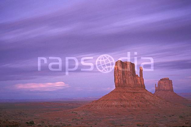 ea0656-37LE : Monument Valley, Arizona. Amérique du nord, pic, ciel nuageux, évasion, falaise, espace, parc américain, pureté, C02 désert, nuage, paysage, voyage aventure (Usa).
