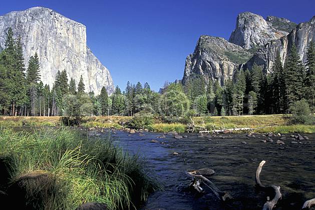 ea0667-27LE : Yosemite National Park, El Capitan, California. Amérique du nord, ciel bleu, falaise, parc américain, sapin, C02, C01 lac, paysage, voyage aventure (Usa).