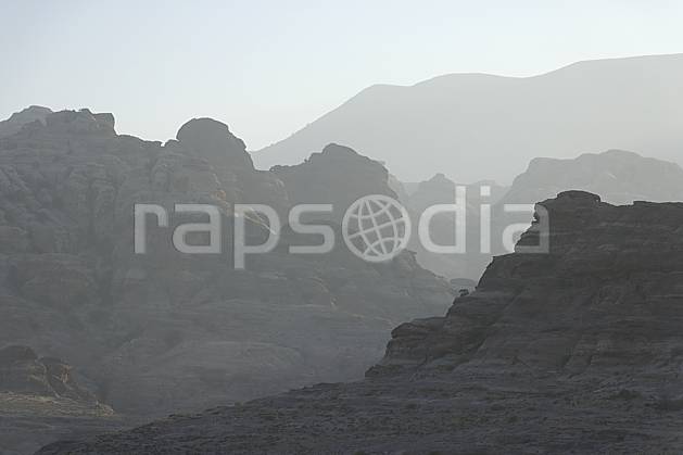 ea071166LE : Région de Shaubak. Moyen Orient, falaise, aurore, coucher de soleil, brouillard, C02 désert, moyenne montagne, paysage, voyage aventure (Jordanie).