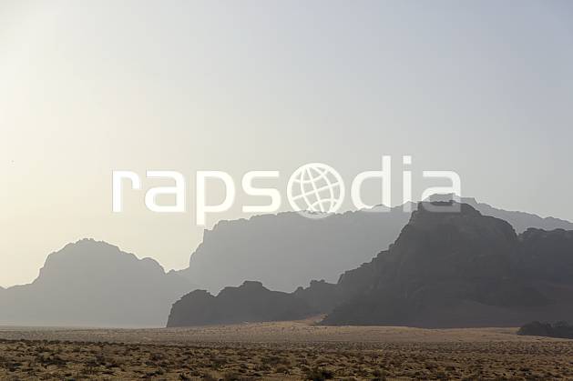 ea071274LE : Désert du Wadi Rum. Moyen Orient, coucher de soleil, aurore, brouillard, C02 désert, moyenne montagne, paysage, voyage aventure (Jordanie).