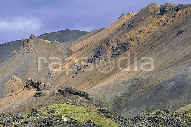 ea1021-11LE : Landmannalaugar. ONU, OTAN, ciel nuageux, C02, C01 paysage, voyage aventure (Islande).