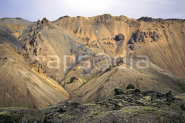 ea1023-22LE : Landmannalaugar. ONU, OTAN, ciel voilé, C02, C01 paysage, voyage aventure (Islande).