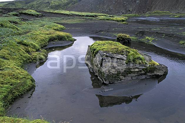 ea1027-24LE : Landmannalaugar. ONU, OTAN, mousse, C02, C01 paysage, rivière, voyage aventure (Islande).