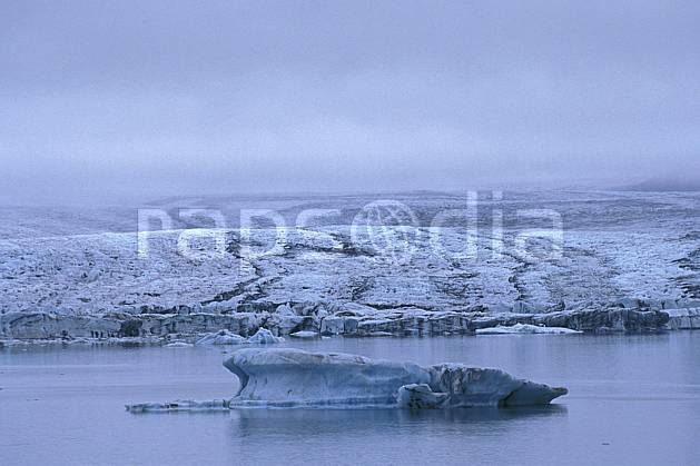 ea1032-09LE : Lac de Jökulsàrlon. ONU, OTAN, ciel nuageux, glacier, iceberg, mauvais temps, C02, C01 paysage, voyage aventure, mer (Islande).