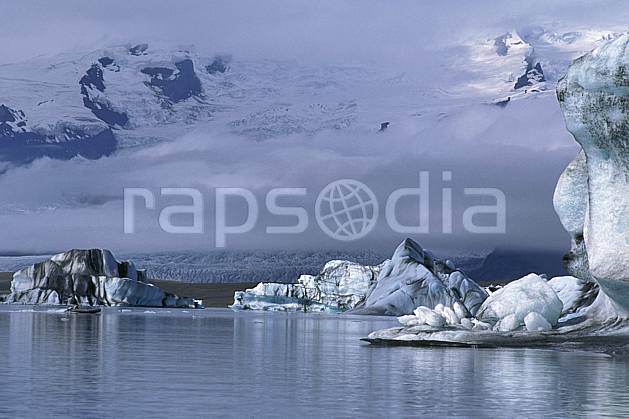 ea1033-02LE : Lac de Jökulsàrlon. ONU, OTAN, littoral, iceberg, mauvais temps, C02, C01 paysage, voyage aventure, mer (Islande).