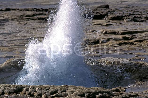 ea1039-02LE : Geyser. ONU, OTAN, geyser, C02, C01 paysage, voyage aventure (Islande).